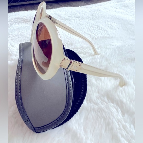 Sold Giorgio Armani sunglasses - Picture 5 of 7